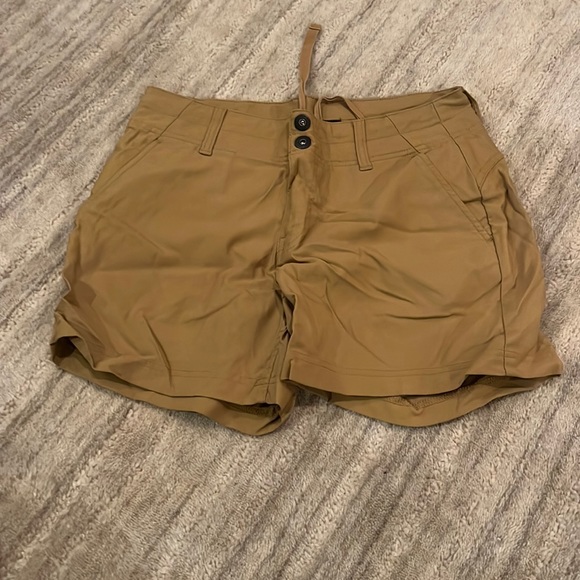 Short PrAna Kimble Femme – Taille M – Flanelle Bordeaux – Performance – Neuf
